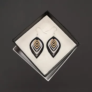 Náušnice AMADEA Dřevěné náušnice list světlý, 4 cm, český výrobek