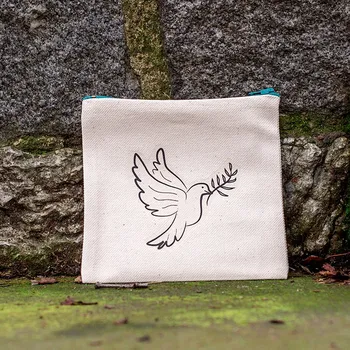 Penál Bavlněný penál čtvercový, potištěný originální kresbou od Alči, Holubička