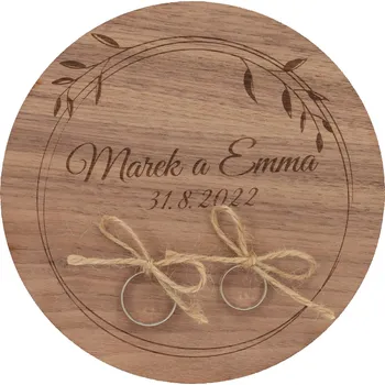 Dárková krabička Dřevěná podložka na snubní prsteny ořech - jemný věnec