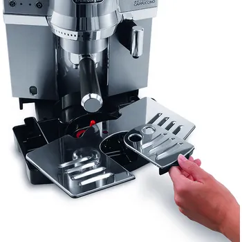 De'Longhi EC 850.M a vyjímatelný odkapávací tácek