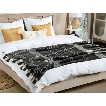 deka Bavlněná deka černá bavlna 130 x 170 cm kostkovaný vzor ozdobné střapce ruční výroba Beliani