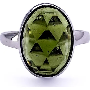 Prsten Zlatý prsten s broušeným vltavínem z bílého zlata 1,5 cm 1 ,2 cm 3,270gr.