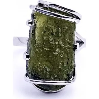 Prsten Stříbrný prsten s neopracovaným vltavínem 4,400gr.