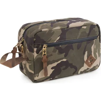 Toaletní taška Revelry - The Stowaway, 5l – maskáčová (Pachuvzdorná a voděodolná toaletní taška Revelry Stowaway s kapacitou 5 litrů, v maskáčovém provedení.)