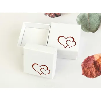 Dárková krabička Dárková krabička na prstýnek červená srdíčka 5 x 5cm