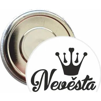 ON-DESIGN Placka s motivem Nevěsta 32 mm Barva: bílá, Barva potisku: černá, Typ buttonu: magnet