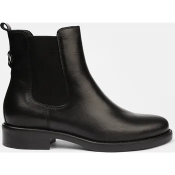 Dámská zimní obuv Baťa kotníkové dámské chelsea boty s kovovým kroužkem na patě černé, vel. 36