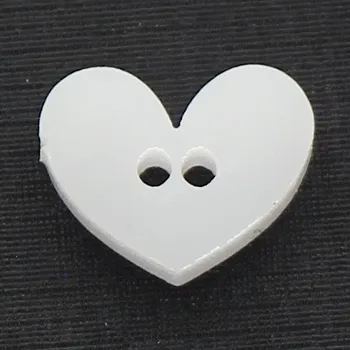 Knoflík Naše galanterie Plastový knoflík mléčný, srdce 1,5 cm