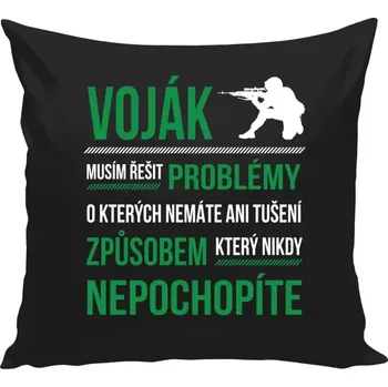 Polštář Polštář černý 40x40 cm Musím řešit problémy - voják