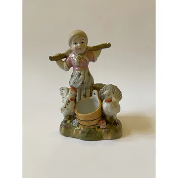 PORCELÁNOVÁ SOŠKA - DĚVČÁTKO S VÁZIČKOU