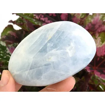 Přírodní kámen Kalcit modrý kámen z Madagaskaru 247g