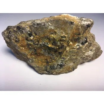 Drahý kámen Almandin granát hrubý kus země původu CZ