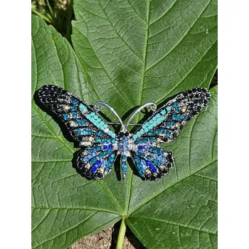 Brož Motýl barevný z broušených kamínků- brož