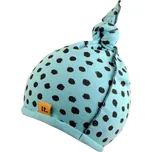 modrá kojenecká čepička s flíčky