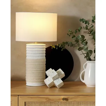 Lampička Stolní lampa béžová porcelánová základna látkové stínění bílý dlouhý kabel s vypínačem Moderní vzhled Beliani