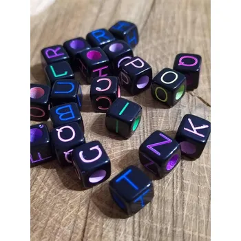 Korálek Plastové korálky s písmeny kostka 8x8 mm 100 ks