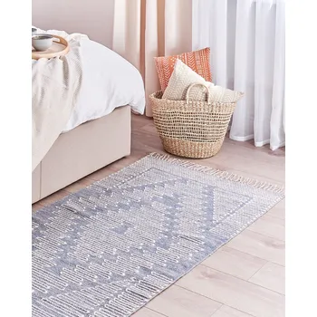 Koberec Koberec modrý a bílý směs vlny a bavlny 80 x 150 cm geometrický vzor střapce orientální design Beliani