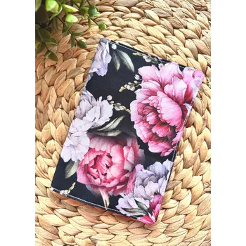 Obal na doklad Obal na očkovací průkaz - pivoňky na černé