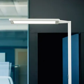 Lampička Waldmann Stojací lampa LED Yara.single VTL, PIR, stříbrná - C- noha - výška 1 cm, délka 50 cm, šířka 47 cm; výška hlavy 2,4 cm, délka 81,2 cm, šířka 35,8 cm; délka kabelu 300 cm kovové stříbro, satinované LED celkem 107 W - Doprava zdarma