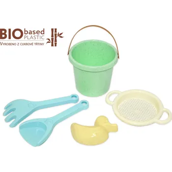 Hračka pro nejmenší ELFIKI EKO NATURAL Sada na pískoviště s kyblíkem - 5 kusů Barevné provedení: Zelený kyblík s kačenkou