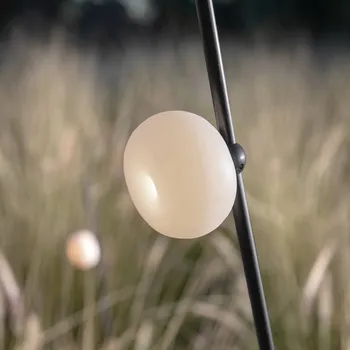 Karman Pois stojací lampa, IP65 3 000K 93cm - délka přívodního kabelu 500 cm, zapichovací hrot - délka 11,5 cm, výška 35 cm; Ø stínidla 8 cm černá, bílá 1 x 3,2 W LED celkem - Doprava zdarma