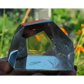 Křišťálový broušený mnohotvar 126 g,téměř celý průhledný