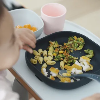 dětská jídelní sada Beaba Jídelní set silikonový 4dílný Night Blue růžová