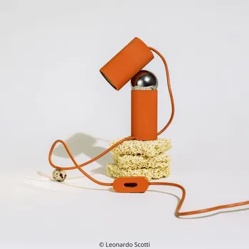 Lampička Stolní lampa FLOS Bilboquet, červená, otočná, GU10-LED - Délka kabelu 200 cm rajčata 1 x 7,5 W LED - Doprava zdarma