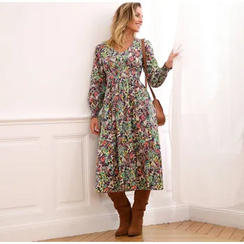 Dámské šaty Splývavé midi šaty z viskózy s potiskem zelená/purpurová 42