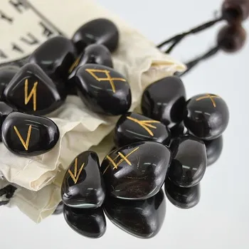 Runové kameny – černý onyx – achát ve lněném sáčku