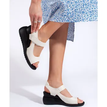 Dámské sandále Pohodlné dámské sandály bílé na klínku 39