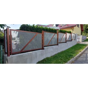 Plot Gelend Hliníkový plot CARD Rozměr délka: 500 až 1000mm, výška pole (mm): do 800 mm, Povrchové úpravy: KOMAXIT RAL 7016 struktura