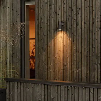 Venkovní osvětlení Konstsmide Venkovní nástěnné svítidlo Temi, černé, šířka 11 cm, hliník černá, čirá 1 x 7 W LED - Doprava zdarma