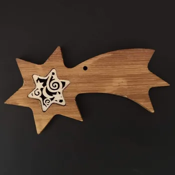 Vánoční dekorace AMADEA Dřevěná ozdoba z masivu s vkladem - kometa s ornamentem 11 cm