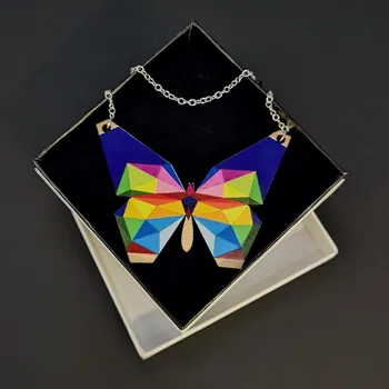 Přívěsek AMADEA Dřevěný přívěsek na krk barevný motýl, 7,5x5,5 cm