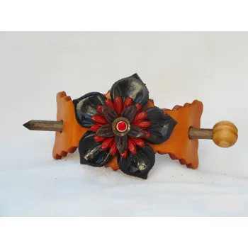 Kožená spona do vlasů s dřevěnou jehllicí č.19 Barva: Žlutá