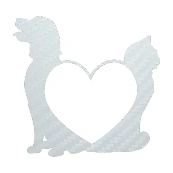 Polep vozidla SAMOLEPKA Pejsek a kočička love levá (51 - 3D karbon bílý) NA AUTO, NÁLEPKA, FÓLIE, POLEP, TUNING, VLASTNÍ TEXT, TISK, AUTOSAMOLEPKY.cz, POLEPY, OBRÁZEK, LOGO, SAMOLEPKY