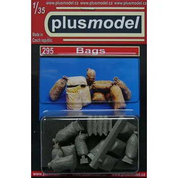 Plastikový model Plusmodel 1/35 Bags (resin set)