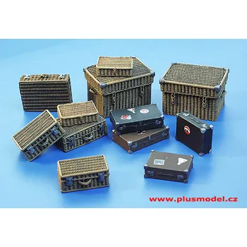 Plastikový model Plusmodel 1/35 Suitcase Set