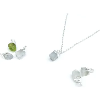 Náhrdelník Stříbrný náhrdelník se surovým Měsíčním kamenem Délka řetízku: 41cm, Typ řetízku: Cable ( jednoduchý )