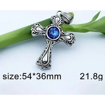 Přívěsek Kříž s modrým kamenem uprostřed - ocelový přívěsek (Kříž s modrým kamenem uprostřed - přívěsek z oceli)