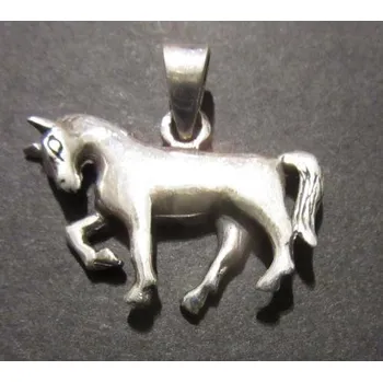 Přívěsek Kůň sklápějící hlavu - stříbrný přívěsek