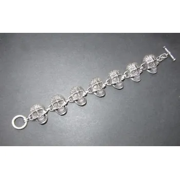 Řetízek 21 cm dlouhý řetěz s trojrozměrnými lebkami