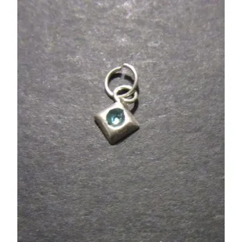 Přívěsek Čtvercoidní stříbrný přívěsek s umělým modrým kamínkem