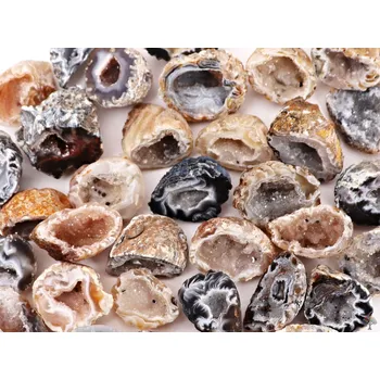 Drahý kámen Magieprirody.cz Achát peříčkový 3 - 4 cm přírodní geoda #ZB75