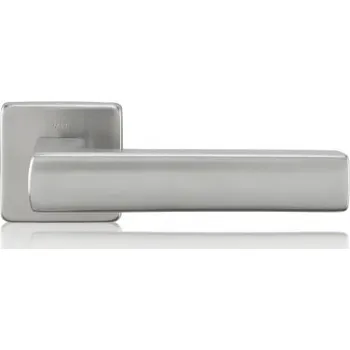 Dveřní kování M&T Dveřní klika Kvadra na čtvercové rozetě, Projekt tř.4 NRz, madlo/klika R