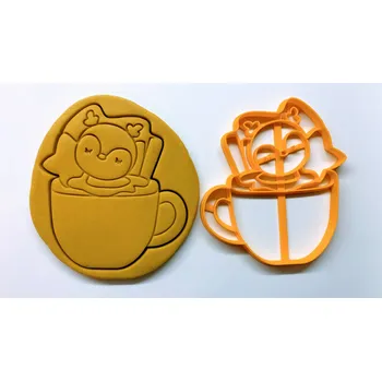 Vánoční dekorace Vánoční hrnek s tučňákem, skořicí a hvězdou vykrajovátko