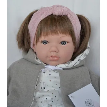 Panenka Realistická panenka tmavovlasá Alina v zimním oblečení od španělské firmy Marina & Pau (Alina Winter - 45 cm, baleno v sáčku)