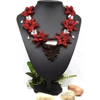 Náhrdelník Mijabijoux Masivní červený náhrdelník s kytičkami MB00358