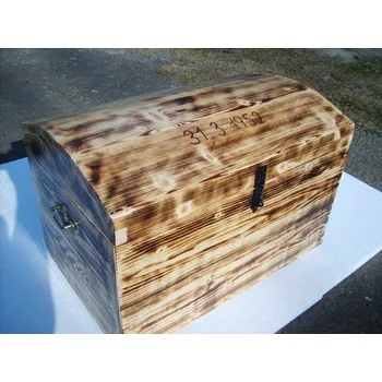 Truhla Dřevěná truhla větší